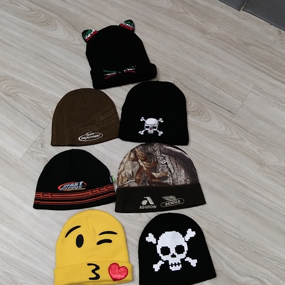 7 caps - Picture 1 of 9